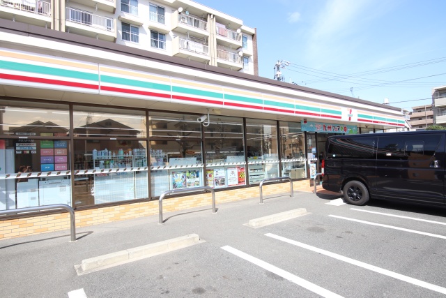 コンビニ　セブン－イレブン　名古屋社口１丁目店（コンビニ）まで500m
