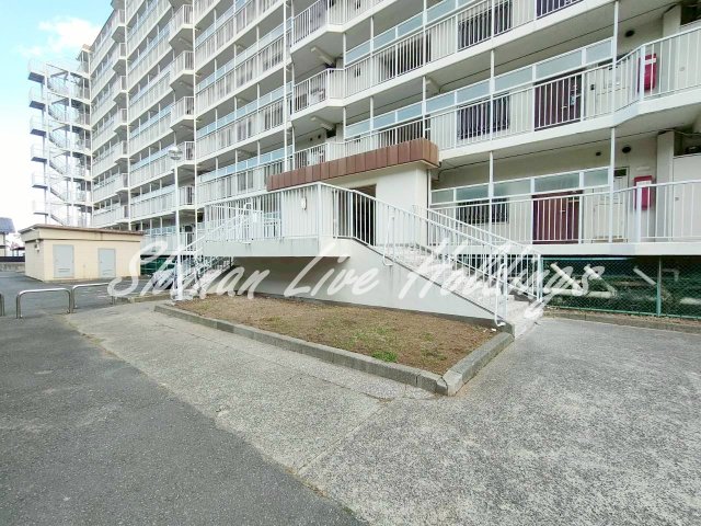 エントランス　大規模改修中♪オートロック付きます！※