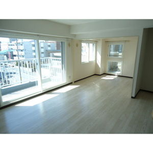 居室・リビング　★初期費用0円で入居可！★内装リフォームお得な2LDK！