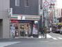 コンビニ　セブンイレブン（コンビニ）まで330m