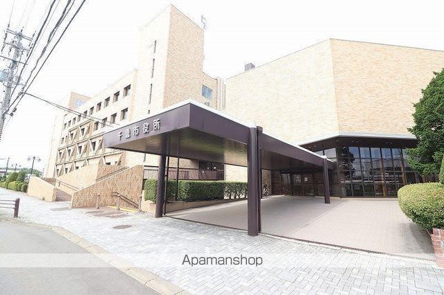 役所　千歳市役所（役所）まで815m