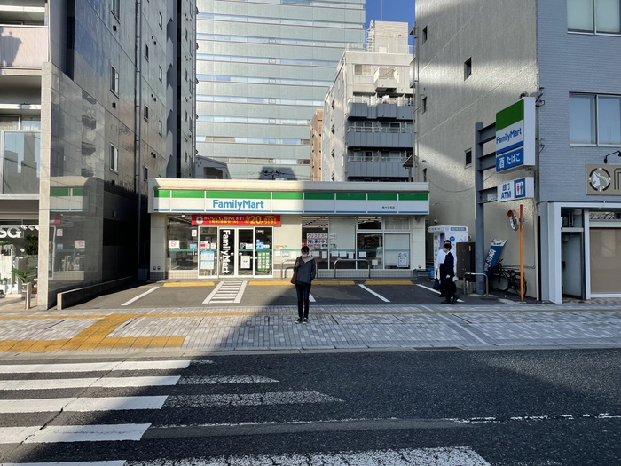 コンビニ　ファミリーマート西十日市（コンビニ）まで500m