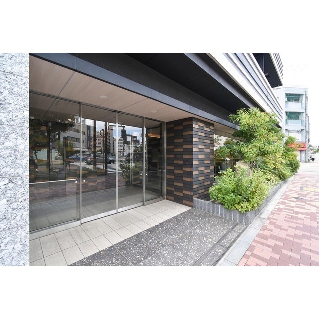 エントランス　ゆとりのあるエントランスです