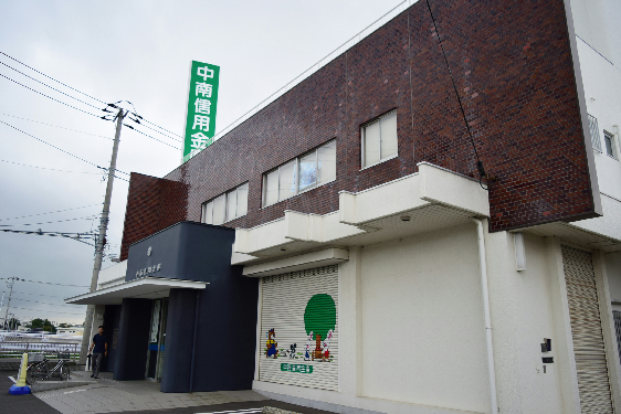 銀行　中南信用金庫旭支店（銀行）まで215m