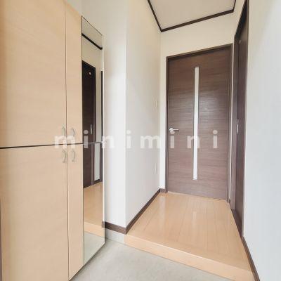 玄関　※写真は別号室のものですので現状優先とさせていただきます