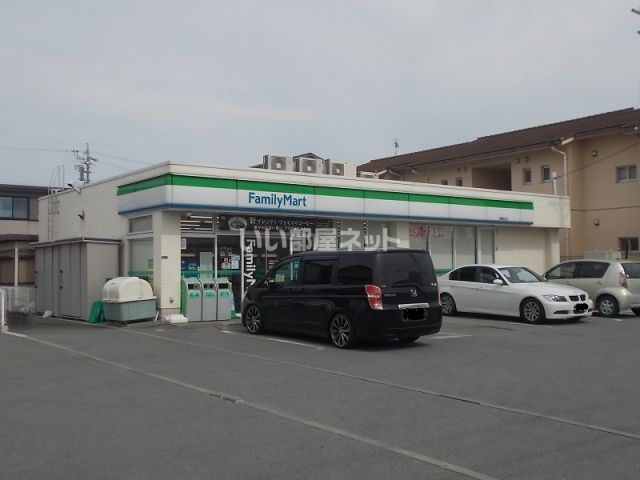 コンビニ　ファミリーマート津城山店（コンビニ）まで172m