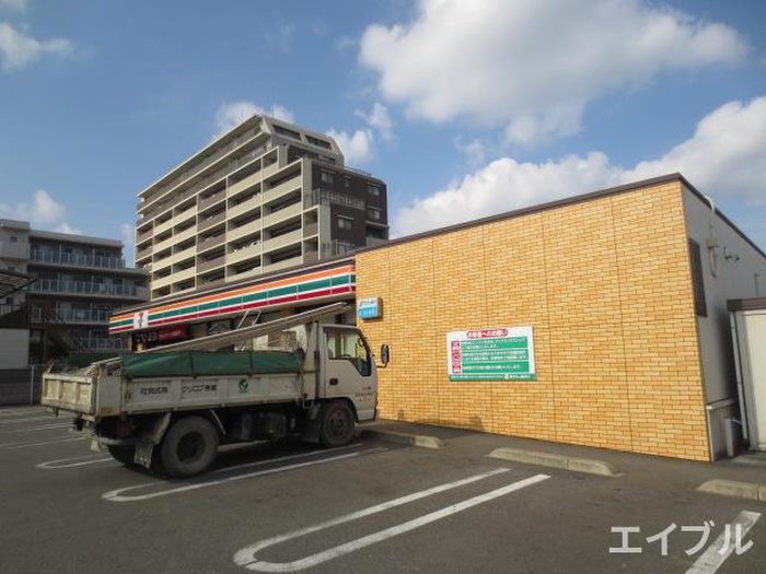 コンビニ　セブンイレブン福岡周船寺1丁目店（コンビニ）まで123m