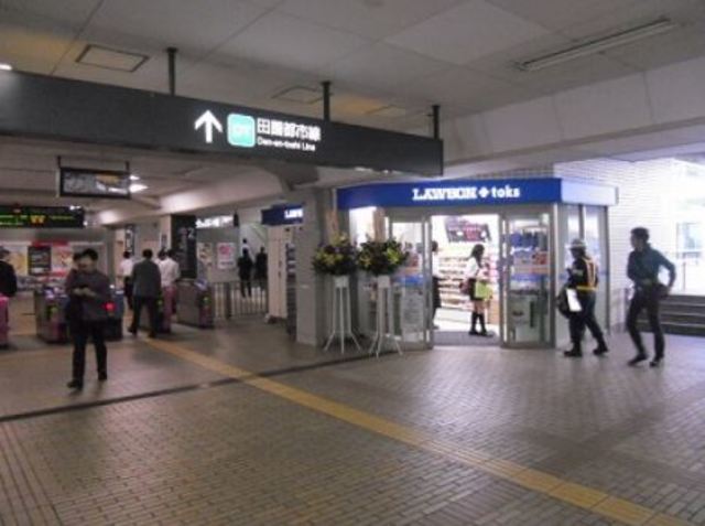 コンビニ　ローソンLAWSON＋toks宮崎台駅店（コンビニ）まで135m