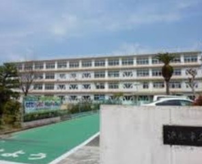小学校　浜松市立新津小学校（小学校）まで563m