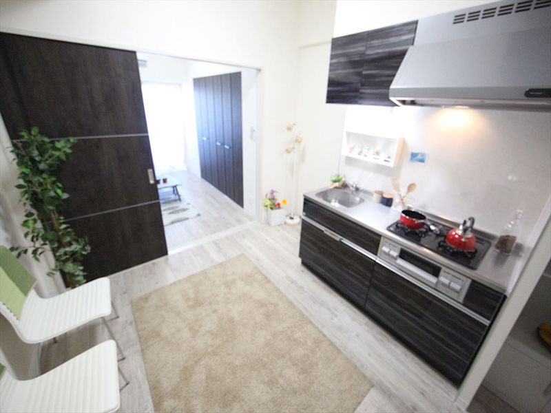 居室・リビング　DK7.3帖　システムキッチン