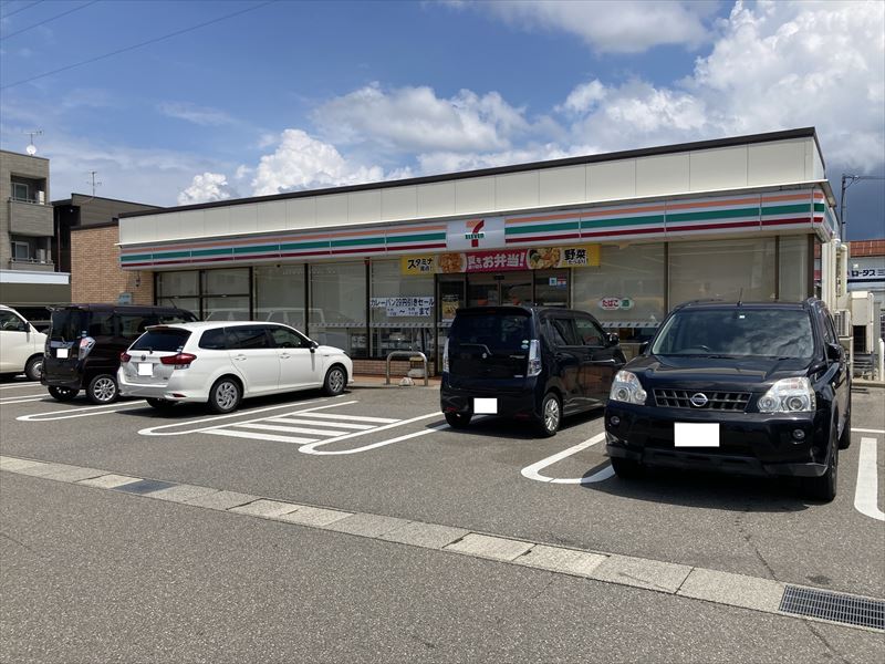 コンビニ　セブンイレブン金沢薬師堂店（コンビニ）まで102m