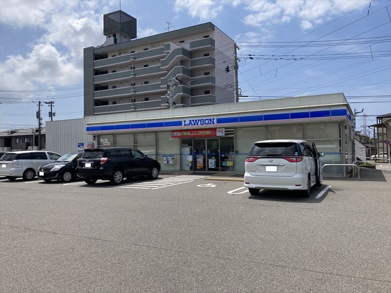 コンビニ　ローソン金沢若宮町店（コンビニ）まで685m