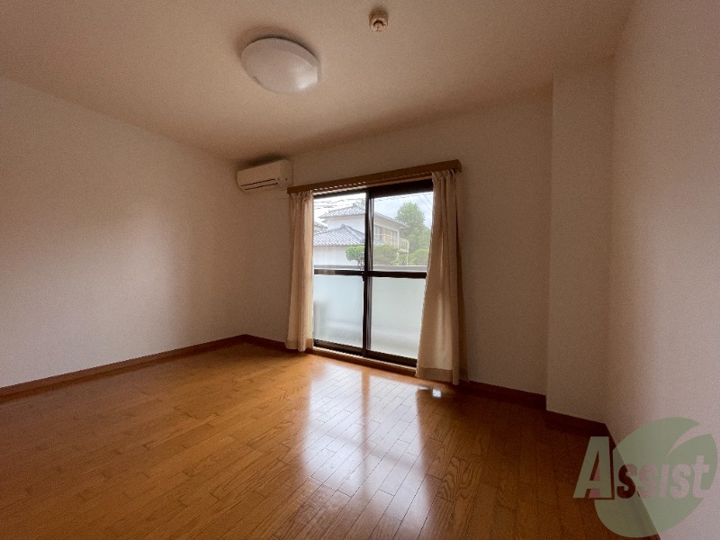 居室・リビング　広々としたお部屋でゆったり休めます。