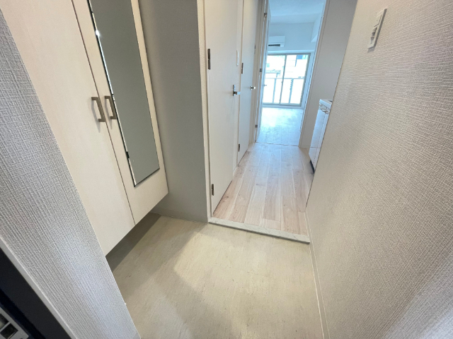玄関　６０５号室の写真です。