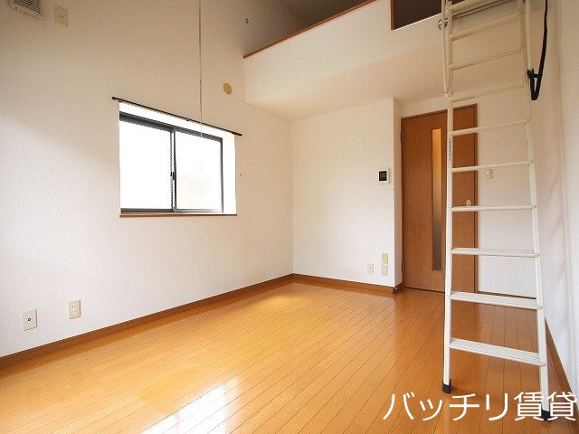 居室・リビング　同型イメージの為、現状を優先致します