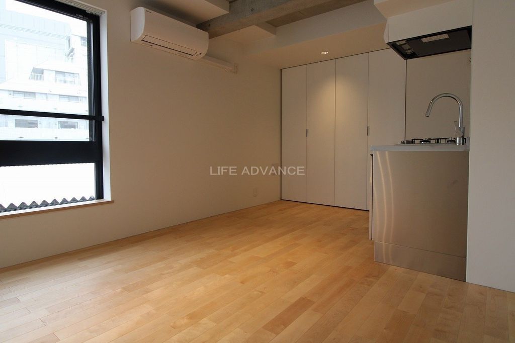 居室・リビング　参考画像　別住戸の写真です。