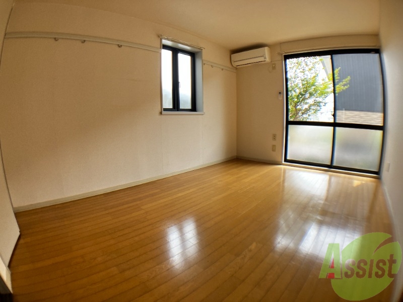 居室・リビング　７．３帖の洋室です。生活のメインとなる部屋ですね。