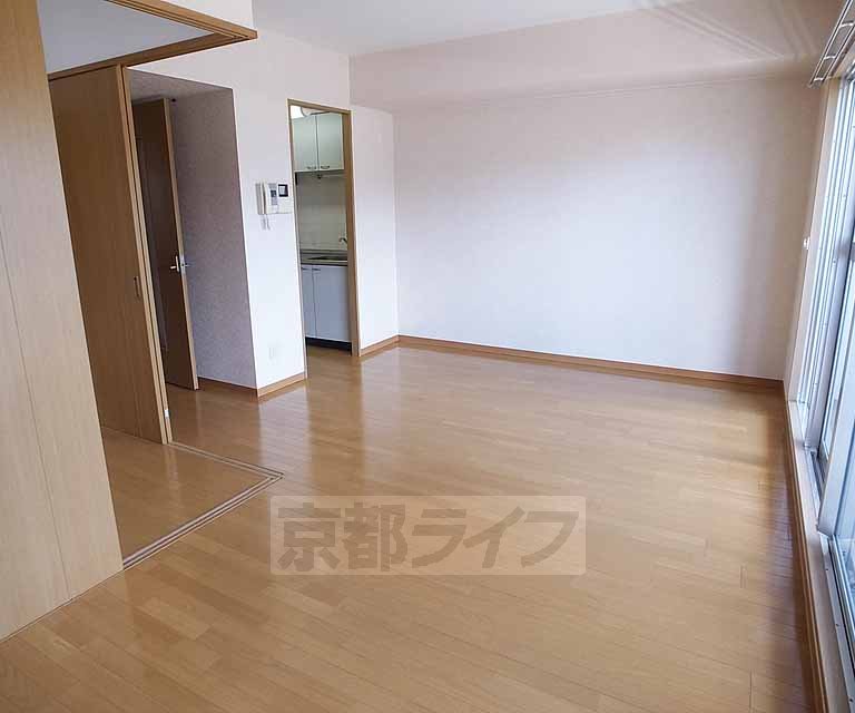 居室・リビング　南向きのリビングです。