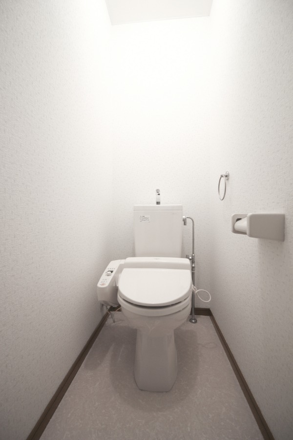 トイレ　温水洗浄便座付き