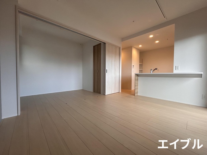 居室・リビング　同じ部屋タイプの別部屋の写真です。現況と異なる場合は現況を優