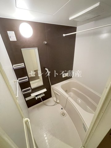 バス・シャワールーム　【Ｖｉｌｌａ　アニバ　I】日々の暮らしに欠かせないお風呂です