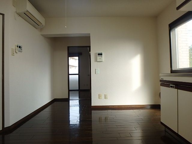 居室・リビング　室内