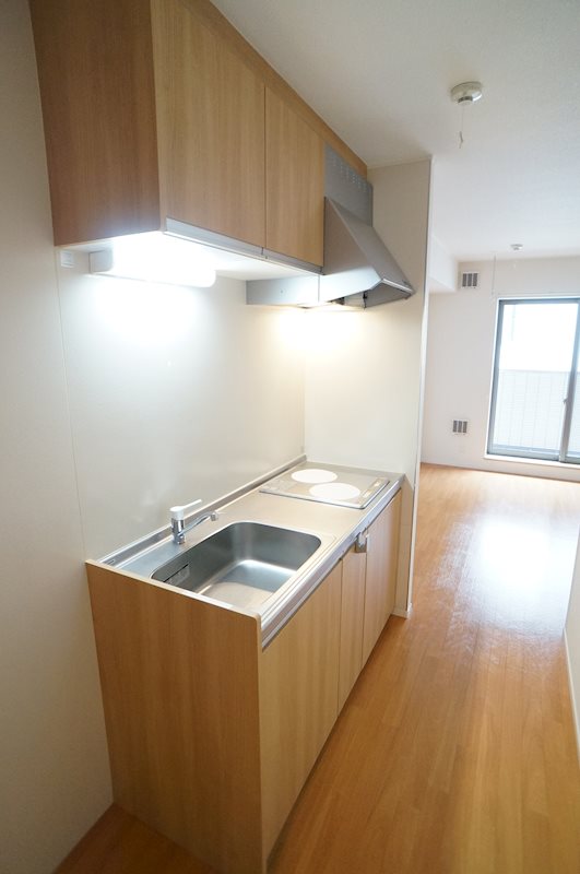 キッチン　調理スペースのしっかり取れたシステムキッチン♪