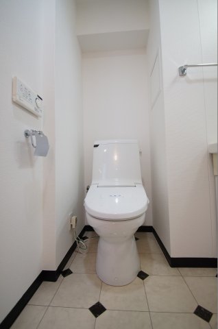 トイレ　温水洗浄便座