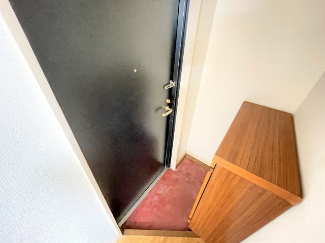 玄関　＊写真は別部屋参考