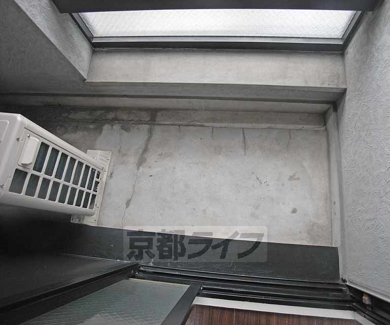 バルコニー　こじんまりしています。