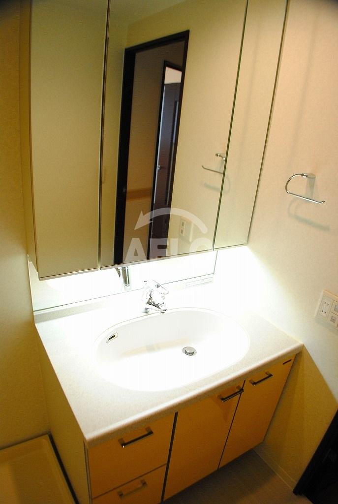 洗面設備　ロイヤルパークスなんば　独立洗面台