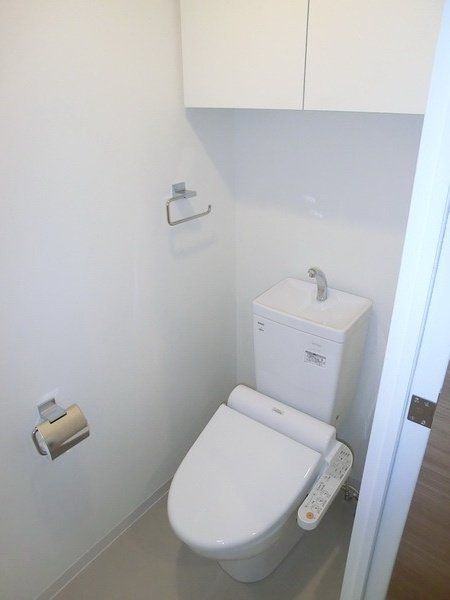 トイレ　温水洗浄便座