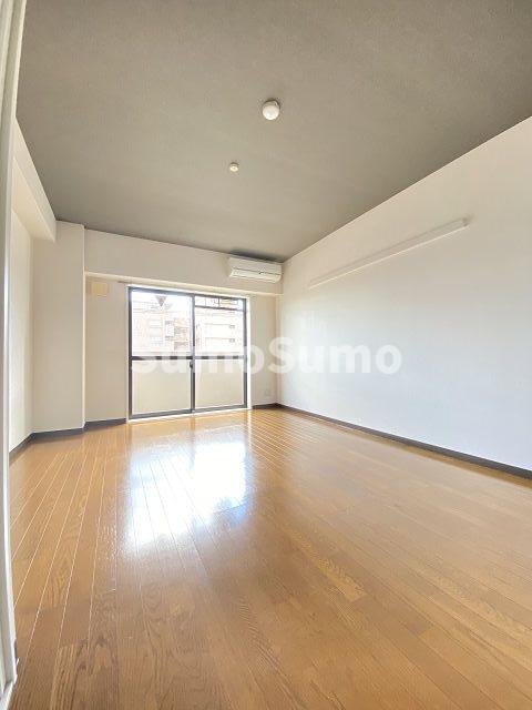 その他部屋・スペース　広くて明るい寝室