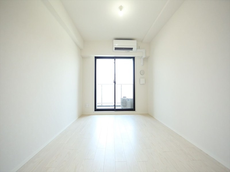 バルコニー　洋室7.3帖　エアコン完備　バルコニー