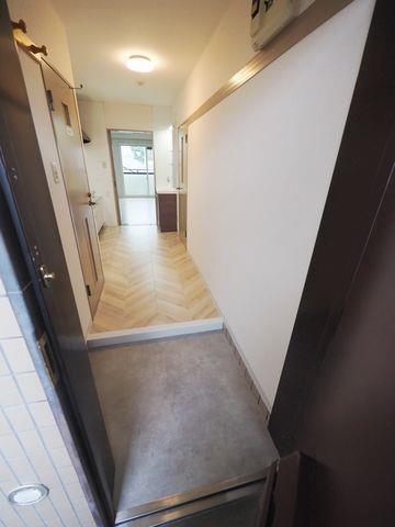 玄関　玄関にはシューズボックスがあります。