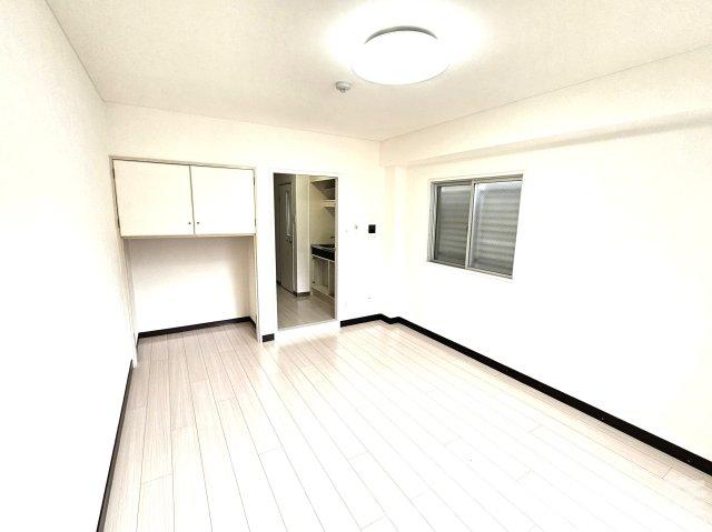 居室・リビング　こちらのリビングで趣味の時間をお楽しみください