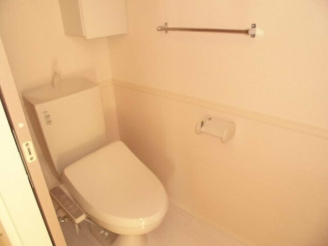 トイレ　温水洗浄便座