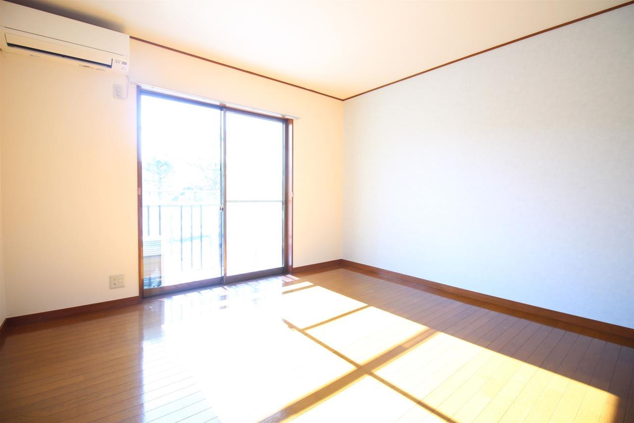 居室・リビング　別の部屋の写真となりますので、現況優先となります。