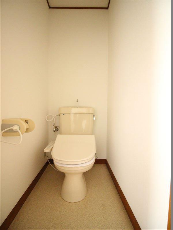トイレ　別の部屋の写真となりますので、現況優先となります。