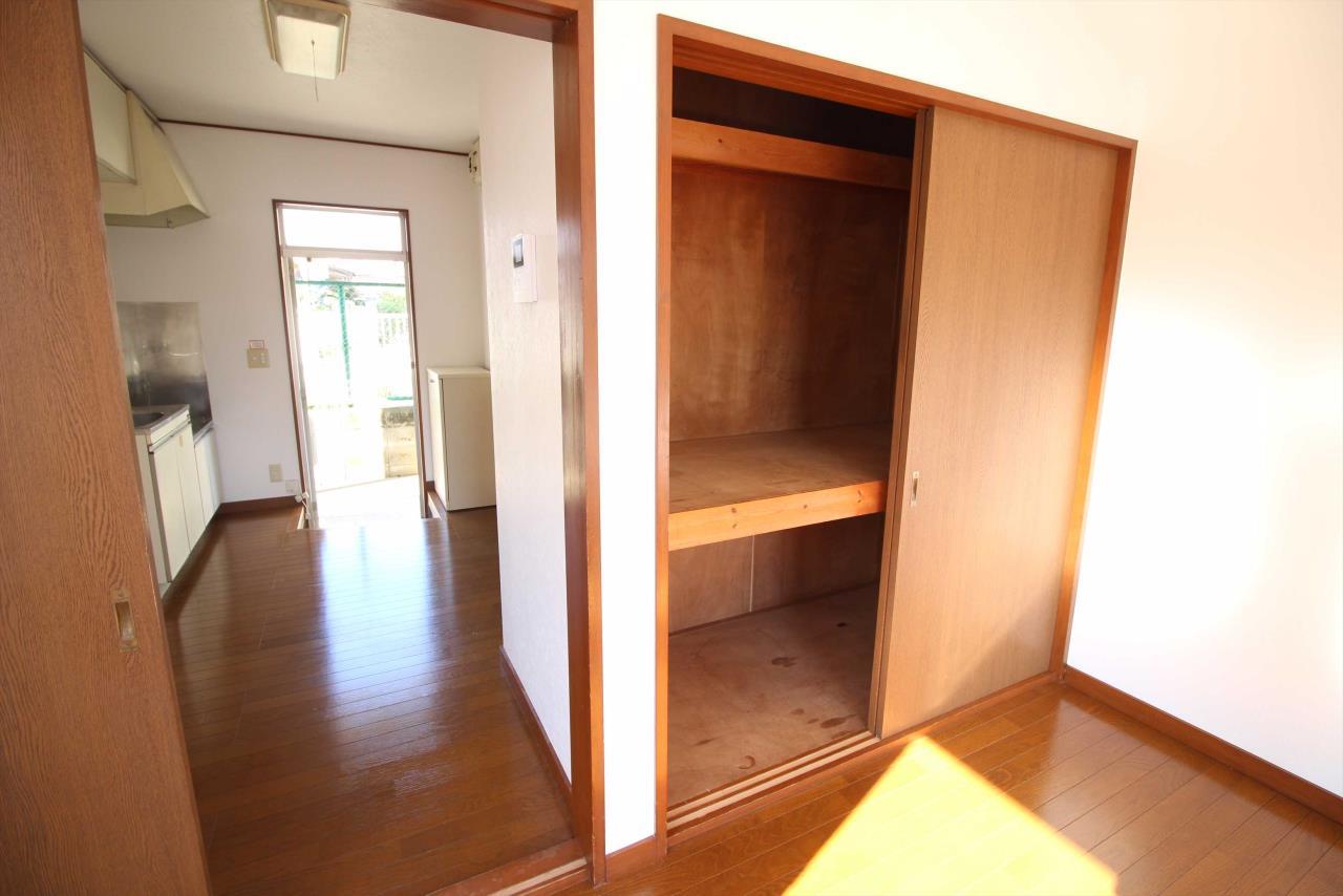 収納　別の部屋の写真となりますので、現況優先となります。