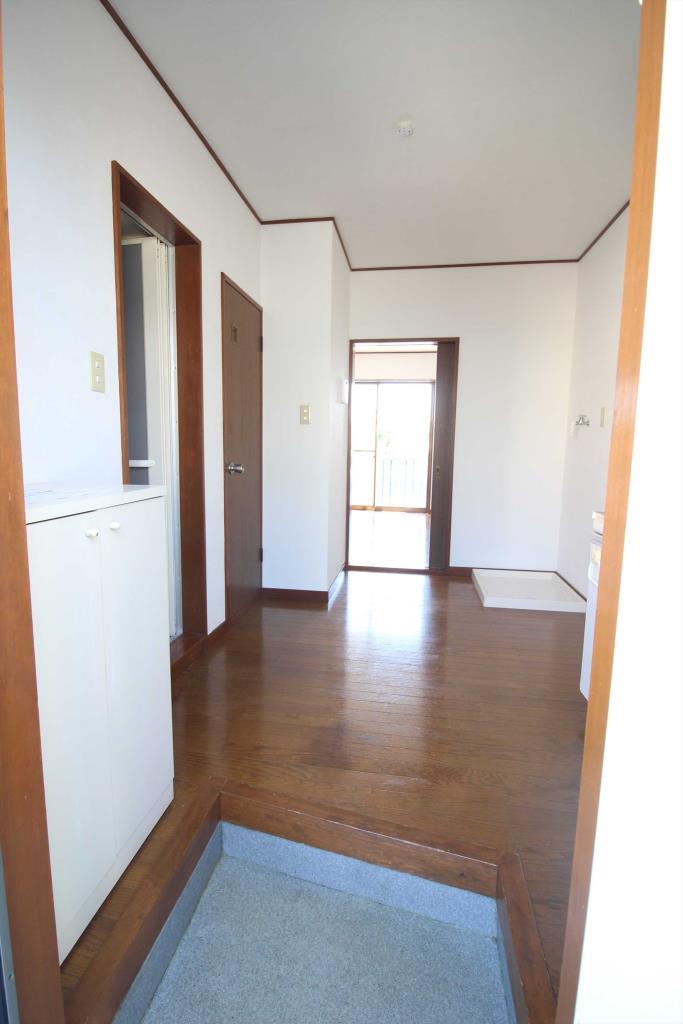 玄関　別の部屋の写真となりますので、現況優先となります。