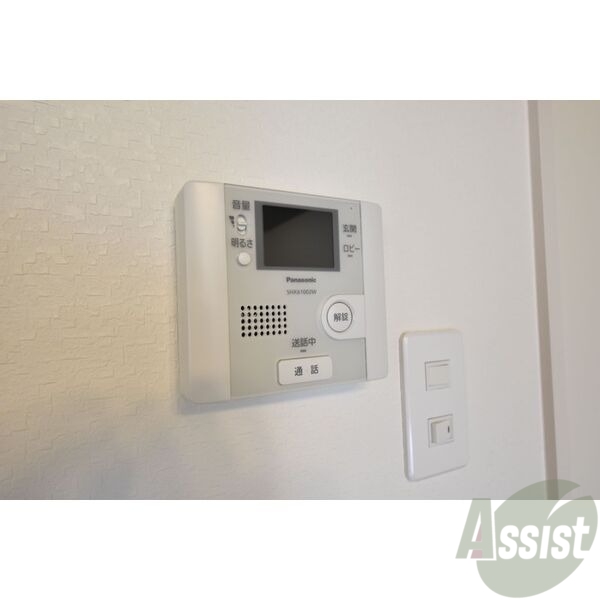 セキュリティ　ＴＶモニター付インターホンです。来客者の顔が見えるので安心！