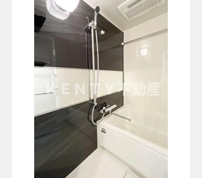 バス・シャワールーム　コンパクトで使いやすいお風呂です