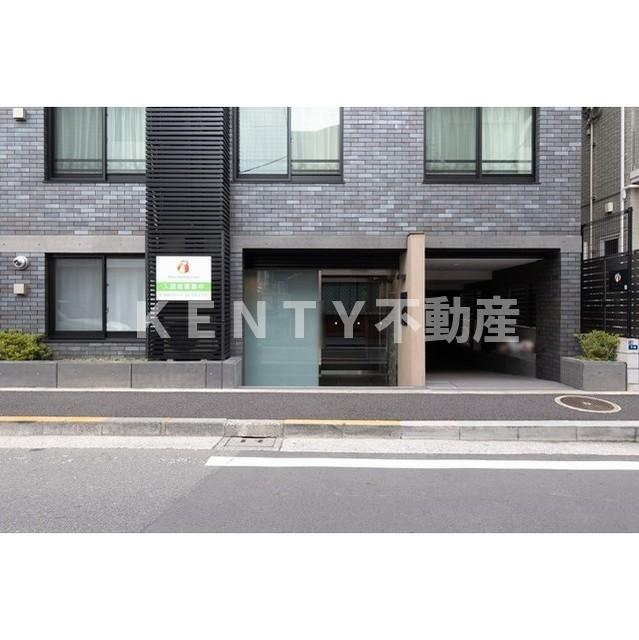 エントランス　落ち着いたエントランスです