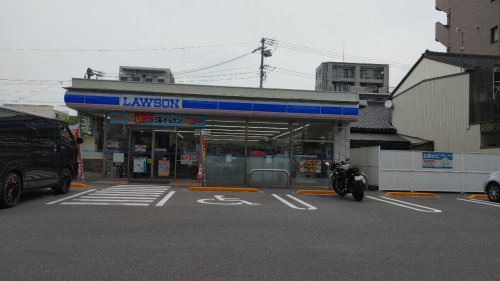 コンビニ　ローソン 西区鳥見町店（コンビニ）まで126m