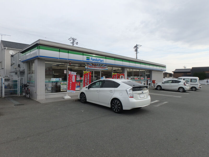 コンビニ　ファミリーマート松阪宝塚町店（コンビニ）まで308m