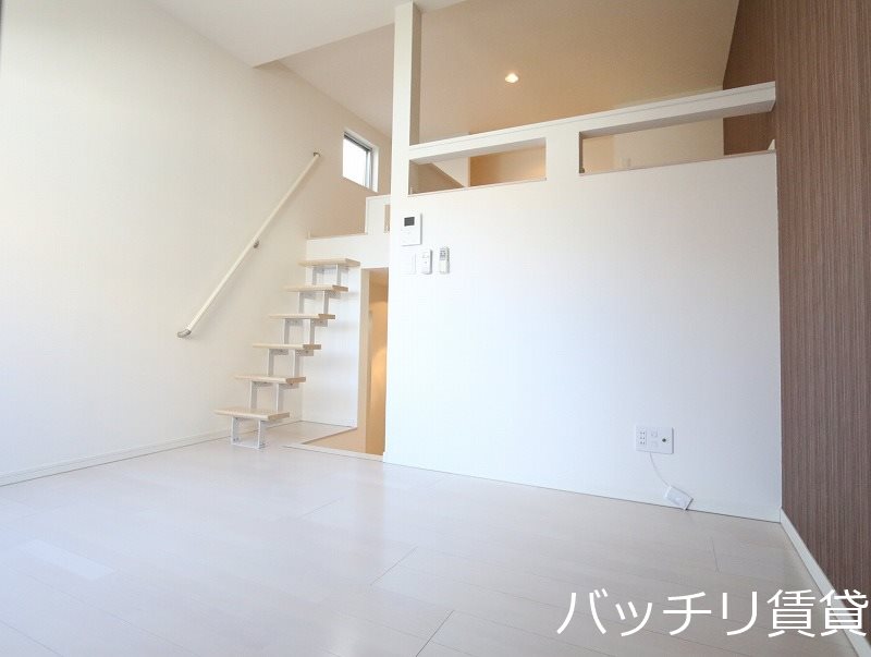 居室・リビング　同型タイプの為、現状を優先いたします。