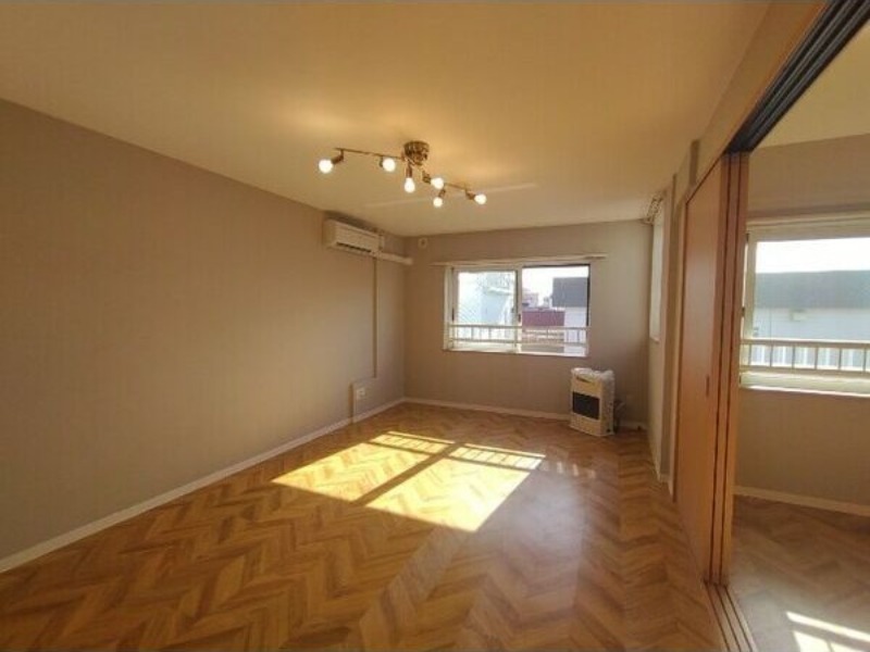 居室・リビング　退去予定につき反転タイプの画像です。