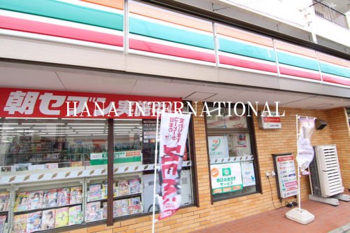 コンビニ　セブンイレブン 松戸六実駅前店（コンビニ）まで311m
