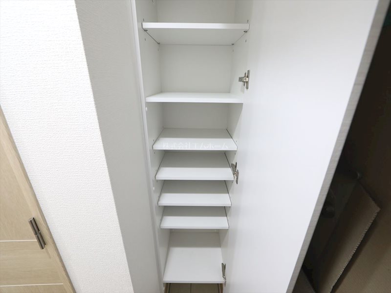 玄関　玄関　シューズボックス完備